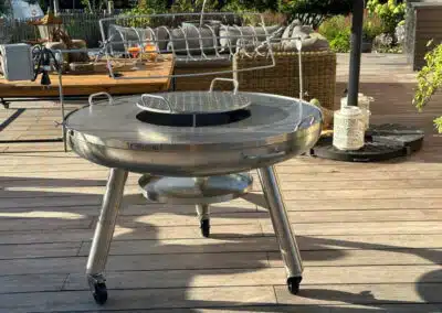 Présentation de la plancha avec broche et roulettes